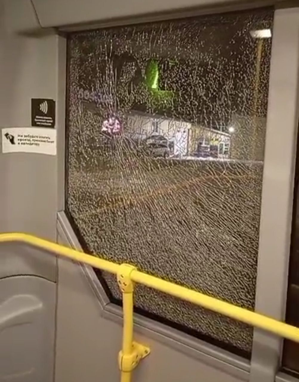 Автобус с пассажирами расстреляли в Костроме