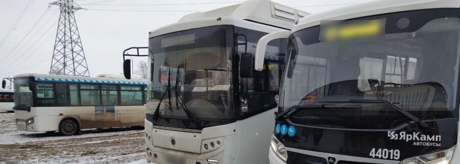 Водители автобусов в Костроме нарушают правила направо и налево