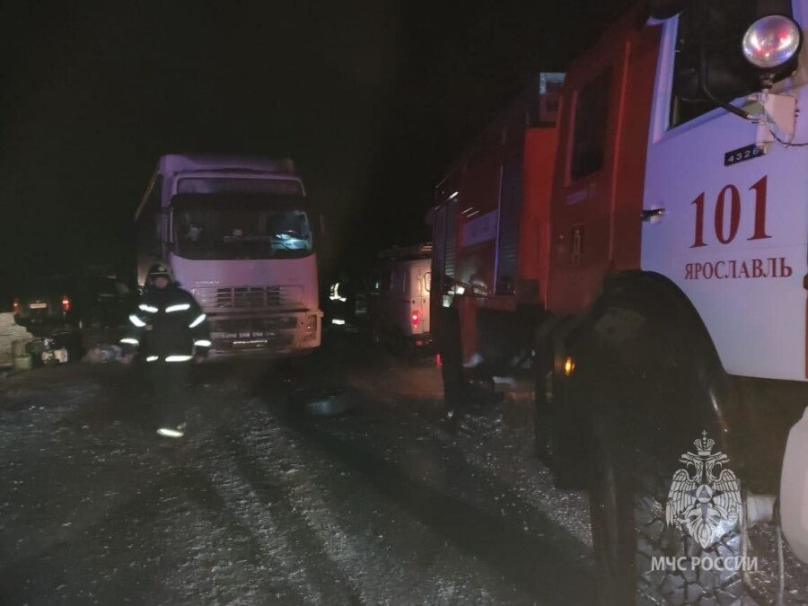 Костромские водители встали в огромную пробку из-за смертельной аварии под Ярославлем