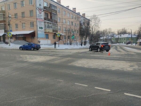 Пьяный водитель протаранил автомобиль в Костроме