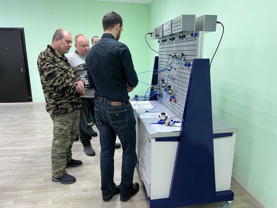 Костромской комбинат оснастил учебные кабинеты костромского ссуза оборудованием