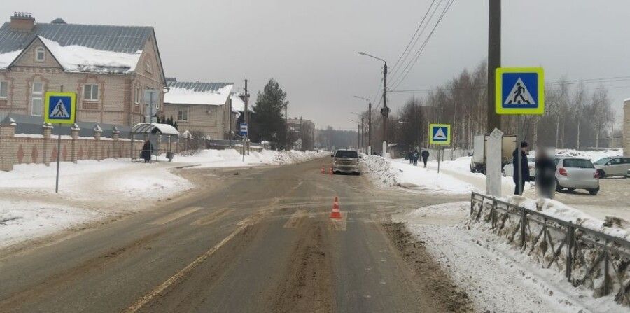 Иномарка сбила школьника на переходе в Костроме