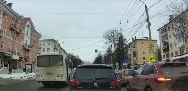 Водителя автобуса в Костроме накажут после видео с группой «Бутырка»