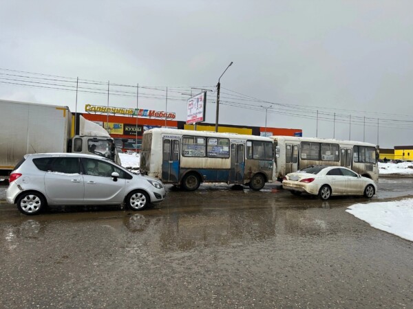 Чиновники прокомментировали возможность переноса конечной остановки автобусов к ТЦ «Коллаж»