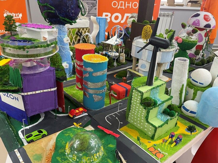 Школьница из Костромской области построила «Город будущего» на смене в «Океане»