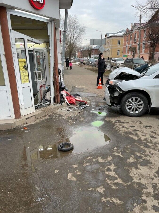 Водитель уходил от столкновения: новое об аварии с новорожденной девочкой в Костроме