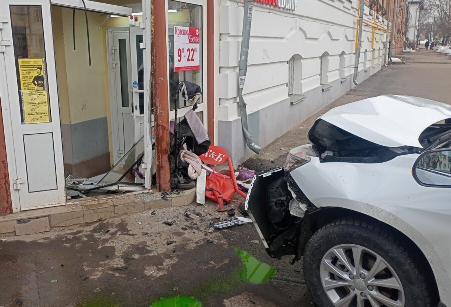 10-месячная малышка умерила в больнице после аварии в Костроме