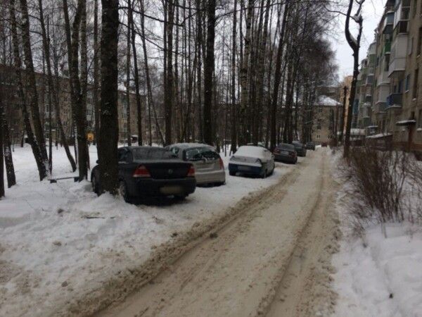 Суд отменил штраф за парковку на газоне в Костроме из-за одного нюанса