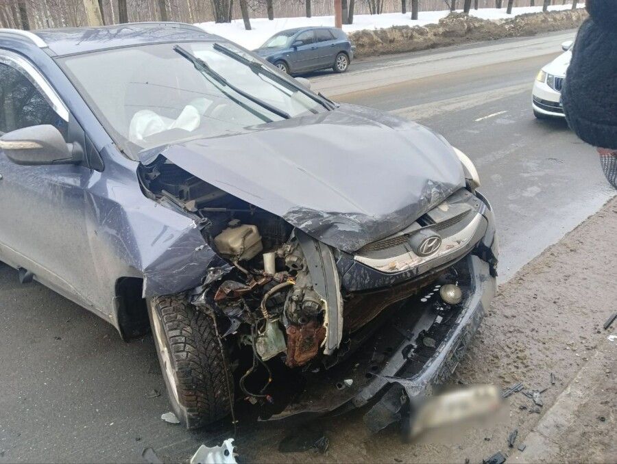 Два человека пострадали во время аварии в Костроме