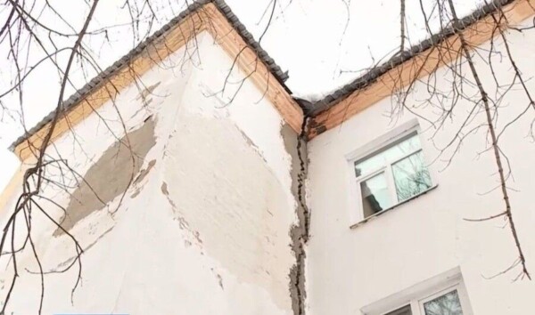 Может рухнуть: людей начали выводить из скандального общежития в Костроме