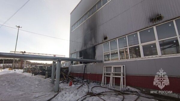 Крупный пожар произошел на заводе в Костроме: видео