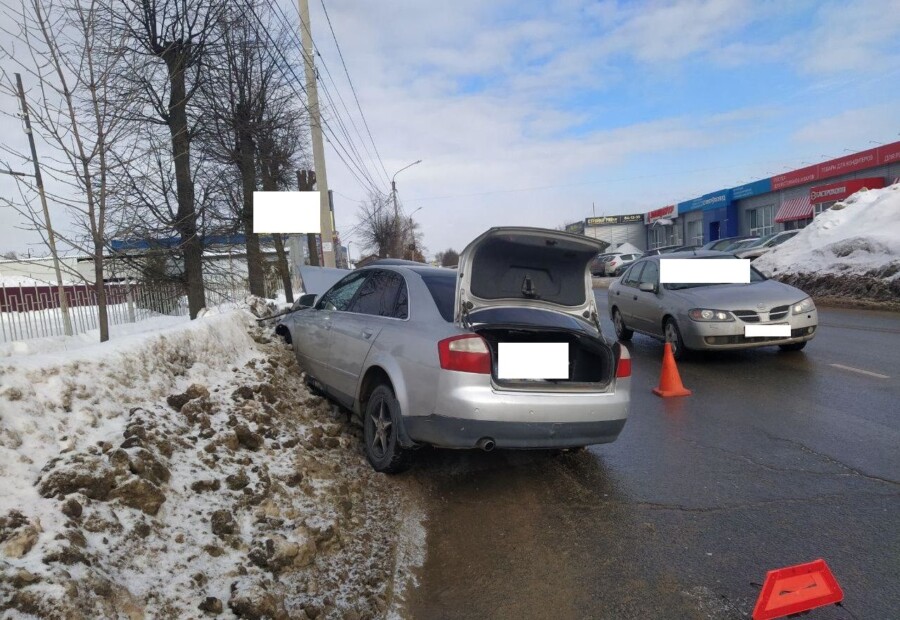 Два человека пострадали в аварии из-за торопыги в Костроме