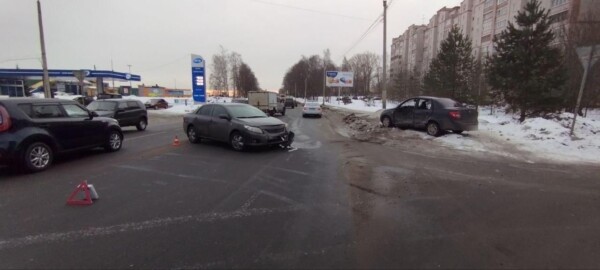 Ребенок пострадал в аварии из-за владельца Toyota в Костроме