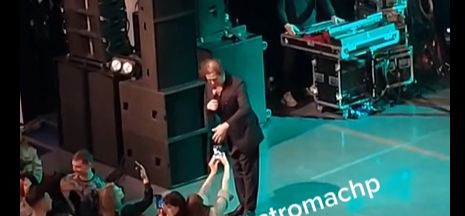Григорий Лепс выбросил телефон поклонницы во время концерта в Костроме