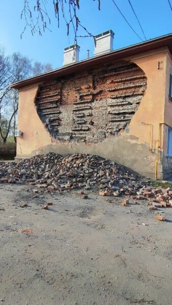«Увидела жуткий туман»: стена дома рухнула под Костромой