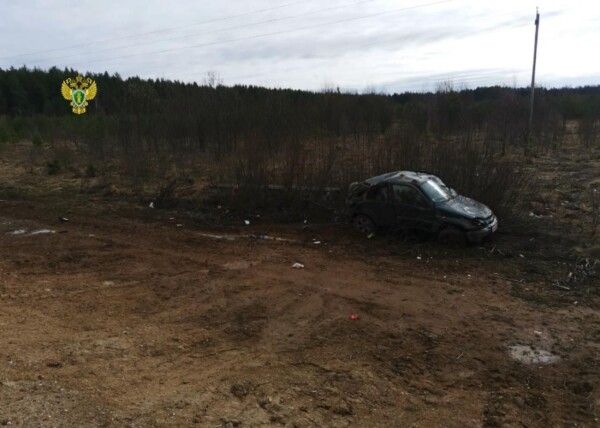 Машина перевернулась: водитель погибла во время аварии в Костромской области