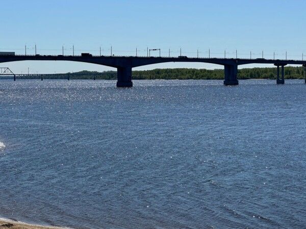 Ограничения для транспорта вводят на мосту через Волгу в Костроме