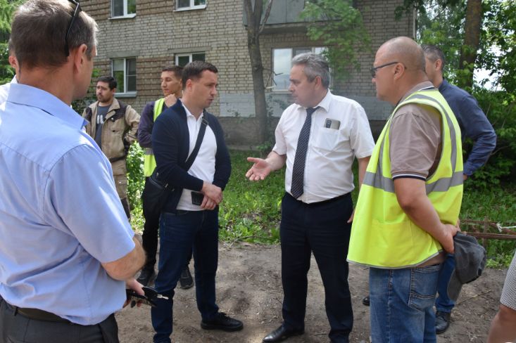 Ливневку потребовали доделать побыстрее на многострадальной улице Костромы