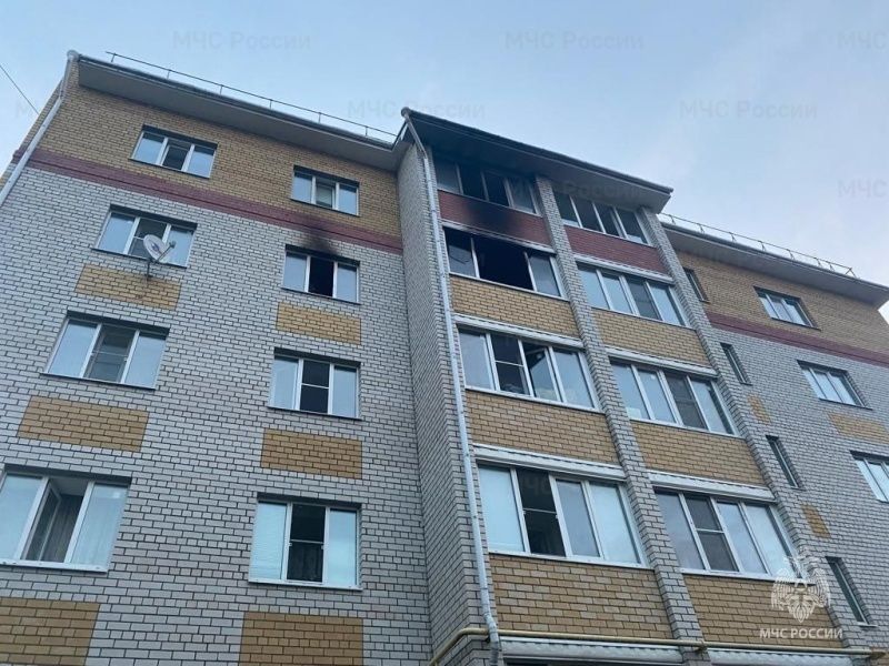 40 человек эвакуировали из горящей многоэтажки в Костроме