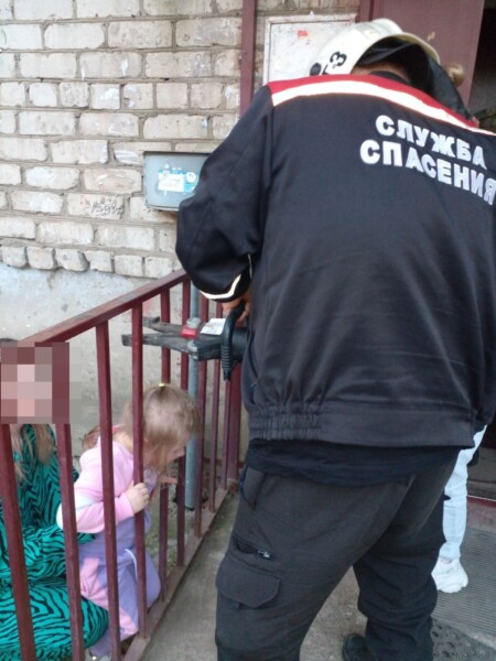Еще один ребенок попал в западню у дома в Костроме