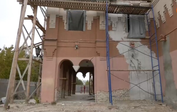 Уникальные бронзовые ворота исчезли в ходе ремонта театра кукол в Костроме