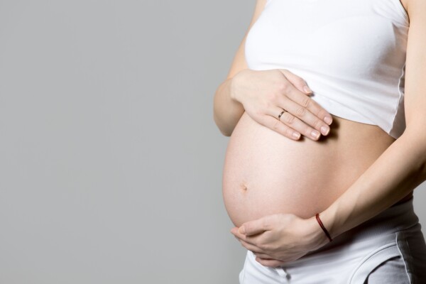 Полторы тысячи беременных костромичек стоят на пороге нищеты