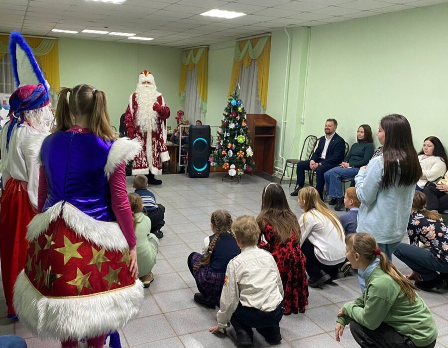 Волонтеры костромского комбината поздравят детей с Новым годом