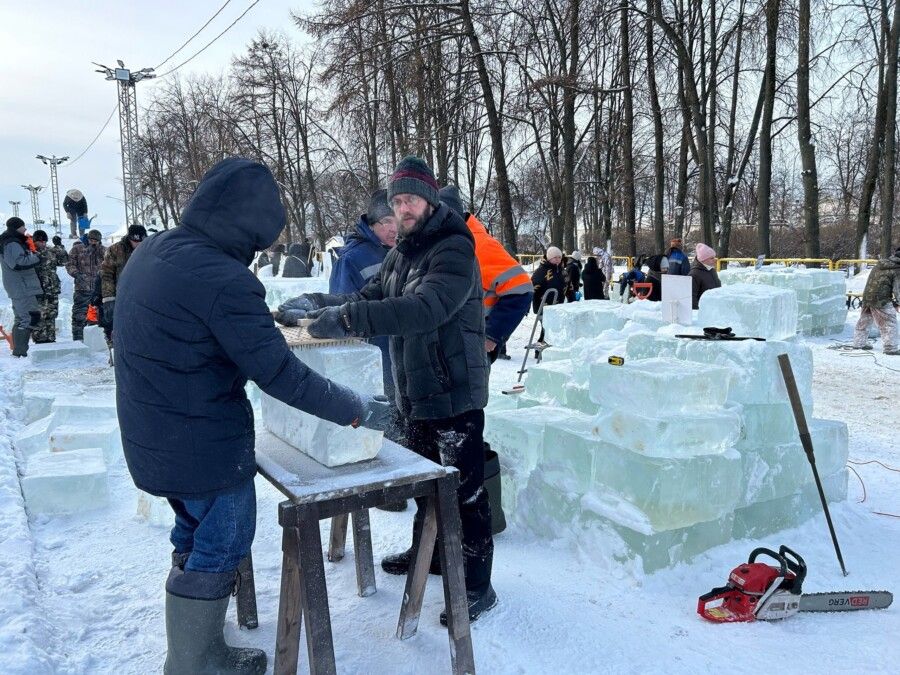Фестиваль ледовых скульптур начался в Костроме: много фото
