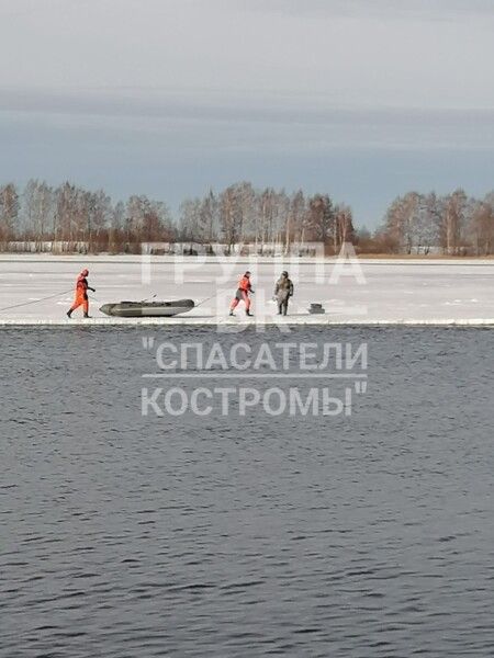 Дрейфующего на льдине рыбака заметили на Волге под Костромой