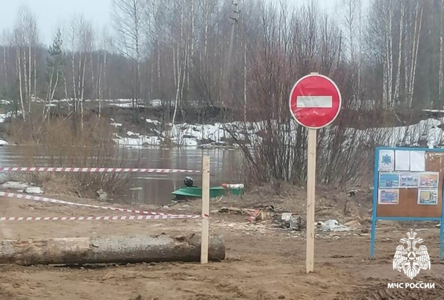 Мост разобрали в Костромской области ради спасения