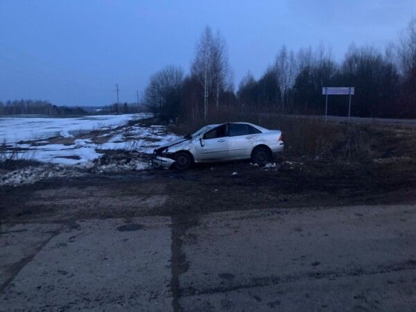 Костромской водитель попал в больницу из-за аварии на ровном месте