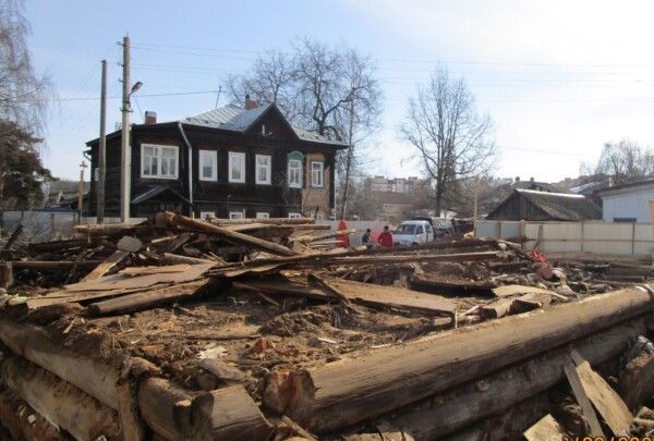 Еще один старинный особняк начали уничтожать в центре Костромы