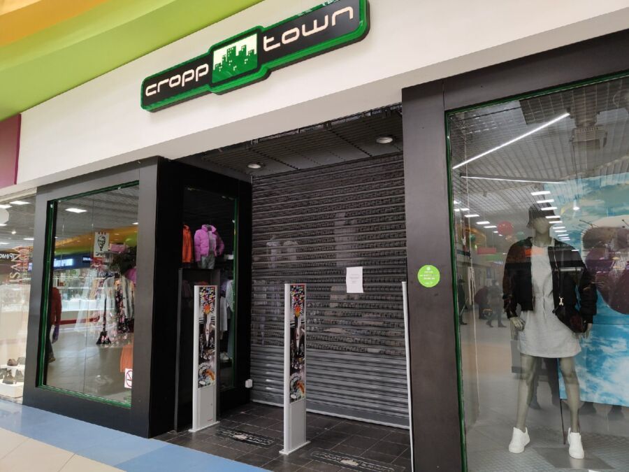 Массовый уход: популярный магазин одежды закрылся в Костроме