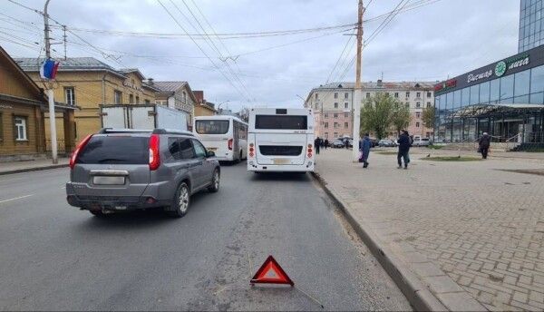 Водитель автобуса прокатил по полу пенсионерку в Костроме
