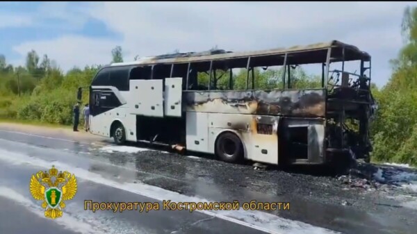 Губернатор потребовал тщательнее осматривать автобусы, чтобы они больше не горели