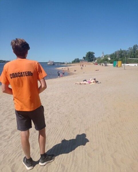 Любителям загорать на пляже будут платить зарплату в Костроме