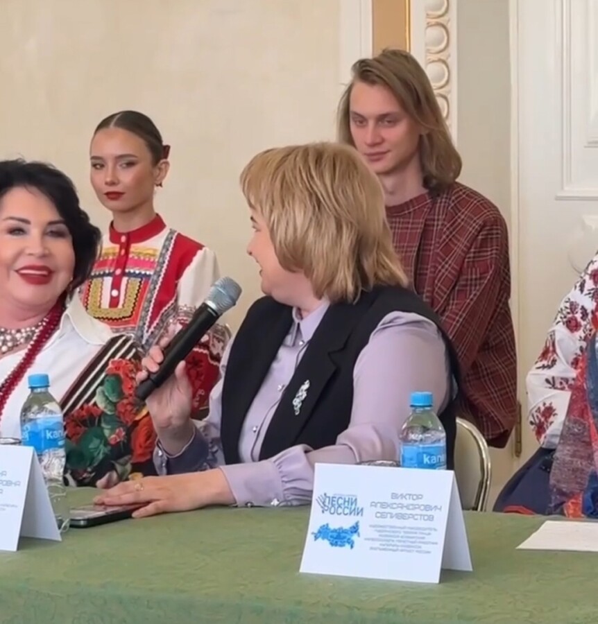 Костромская чиновница насмешила Надежду Бабкину своими комплиментами
