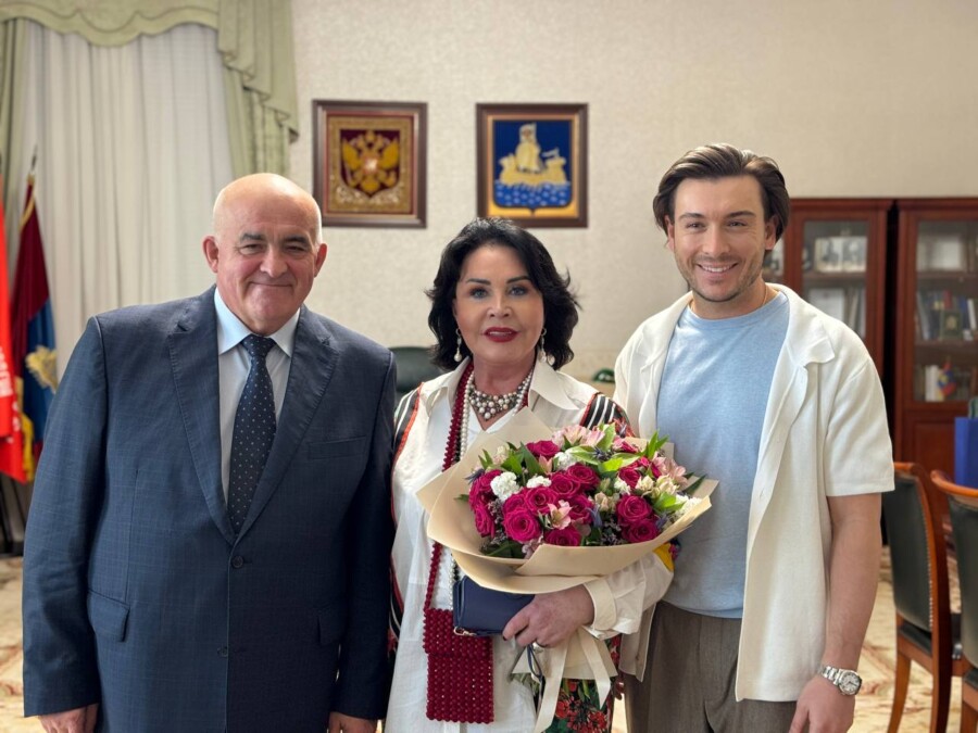 Фарфоровая кожа, ни одной морщинки: 75-летняя Надежда Бабкина поразила костромичей своим видом