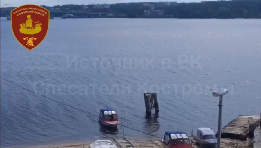 Костромич решил подрезать баржу на сапе