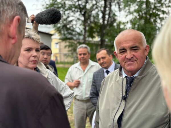 Костромской губернатор пошел по дворам