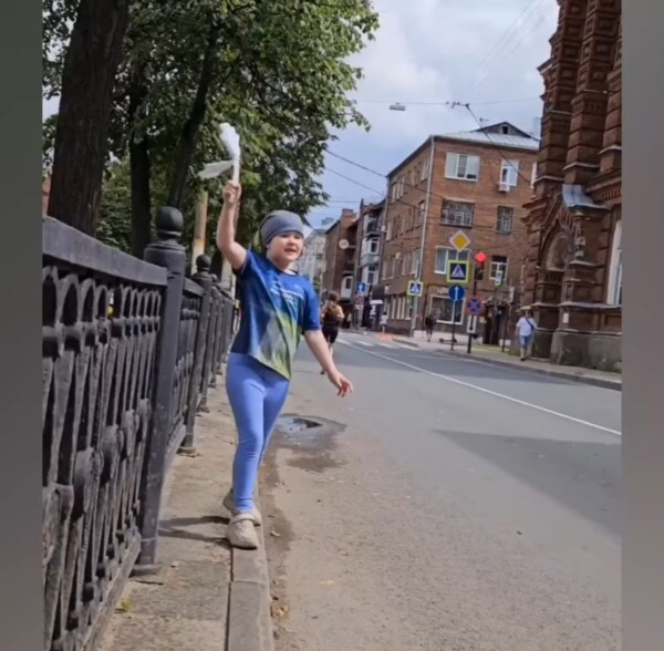 Спортсмены ищут лучшего болельщика полумарафона «Здорово, Кострома!», чтобы вручить медаль