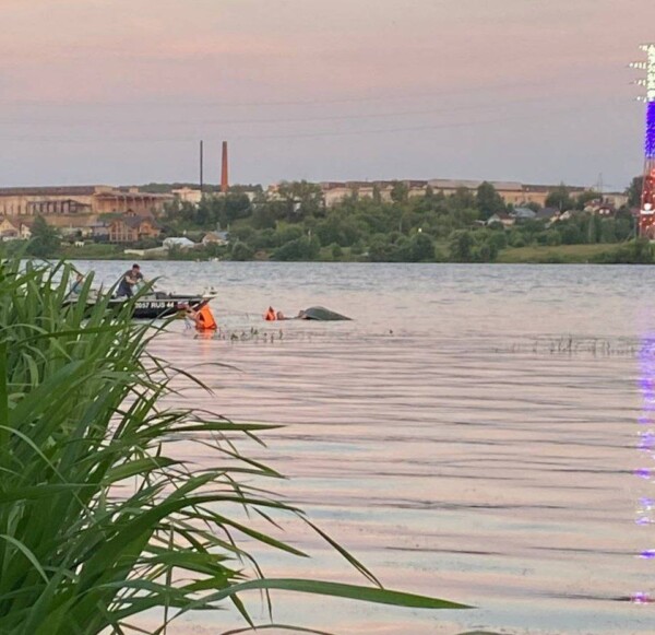 Троих костромичей засосало под воду у Ипатьевского монастыря
