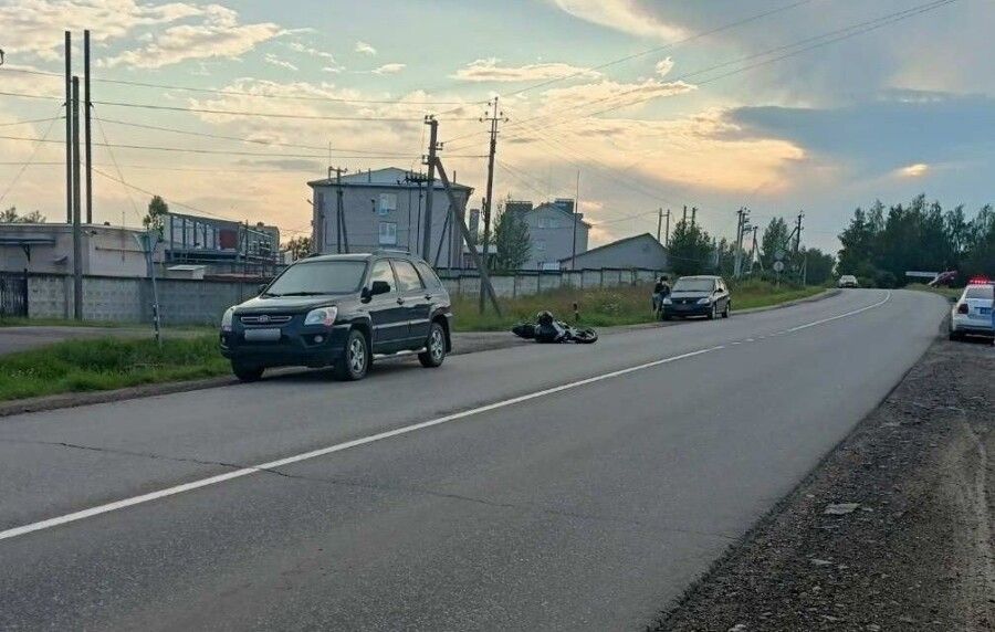 Молодая байкерша попала в серьезную аварию под Костромой