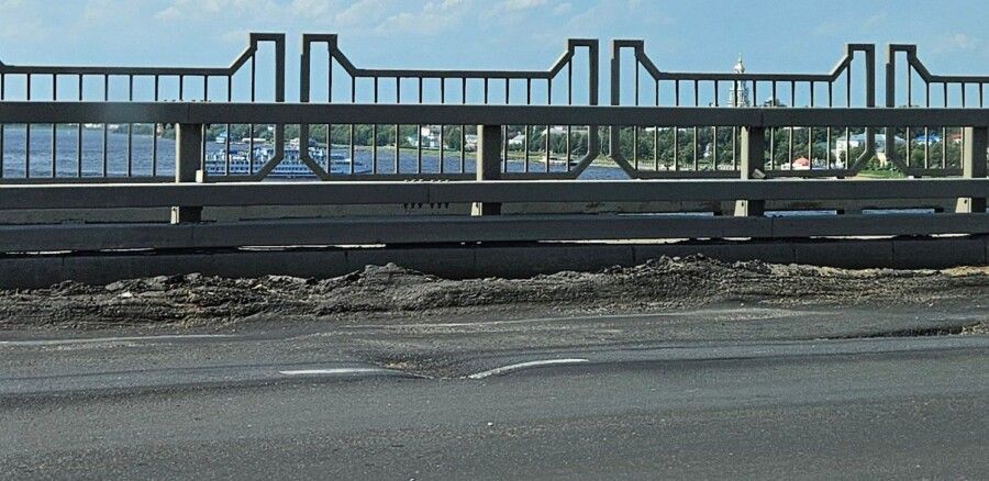 Пошли волны: странные вещи начали происходить на мосту в Костроме