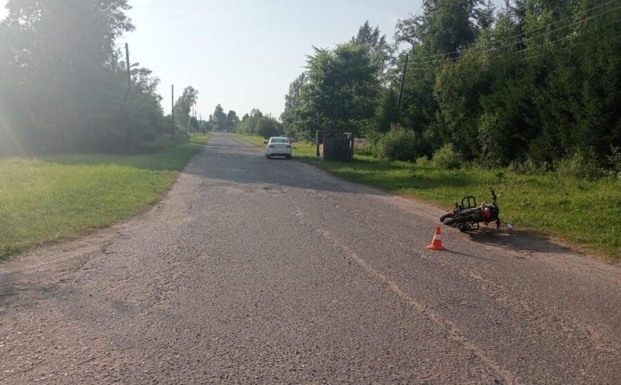 Костромской школьник попал в больницу из-за переворота на мопеде