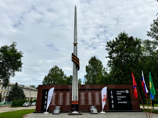 Костромские школьники использовали Вечный огонь для приготовления лапши