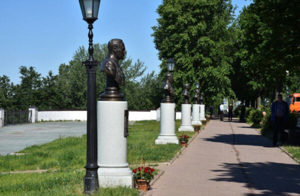 Водители не смогут проехать у главного корпуса КГУ пару часов
