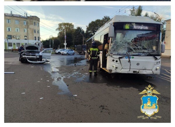 Ехало 25 человек, есть пострадавший: авария с автобусом №66 произошла в центре Костромы
