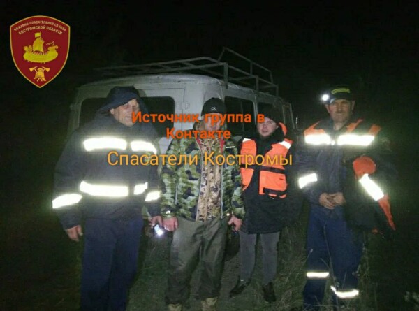 Костромские спасатели шли два километра с лодкой ради спасения грибника