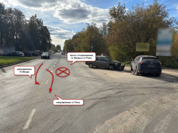 Неудачные поворот и обгон закончились травмами водителя в Костроме